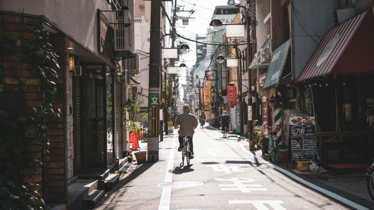 A lost wallet being returned through Japan's lost-and-found system