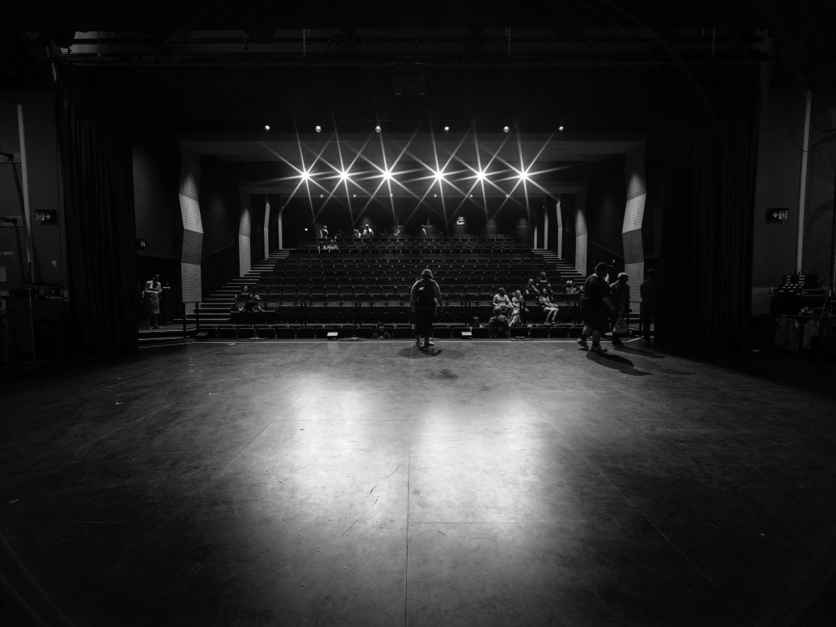 Acting and communication workshop inspired by theater and education