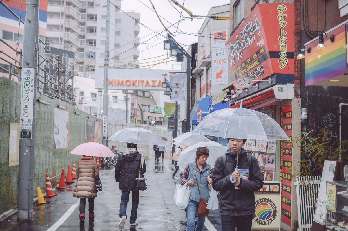 Seasonal atmosphere and everyday life in Japan