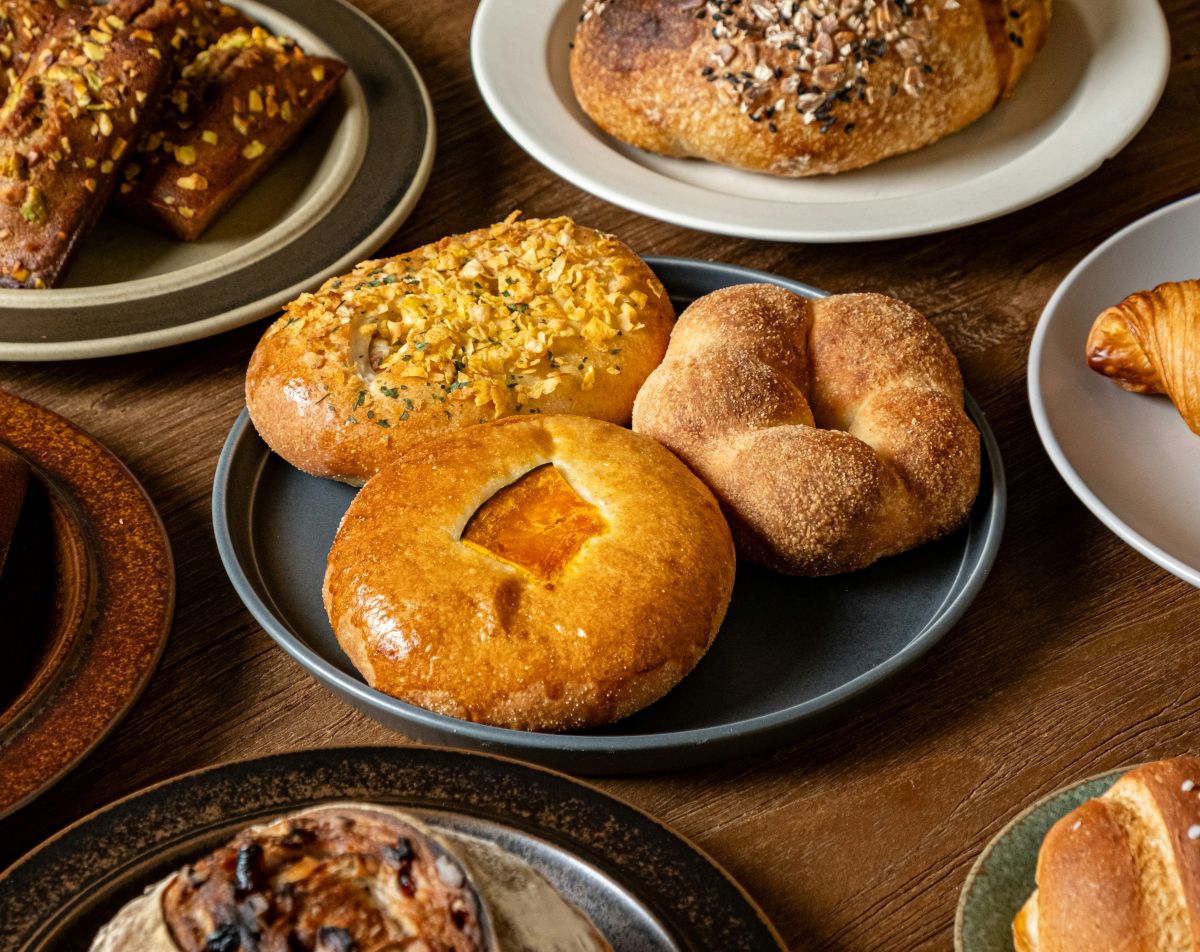 Freshly baked bread displayed inside a traditional Japanese bakery